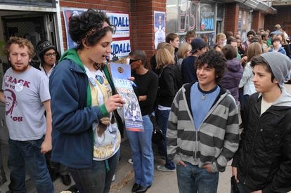 Samantha Woll en una imagen de archivo haciendo campaña por Obama en las elecciones de 2008.