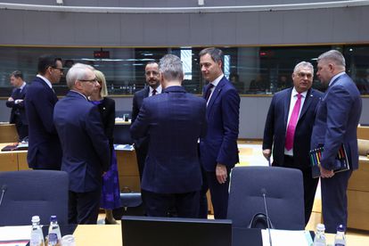 Los primeros ministros de Bulgaria, Estonia, Eslovenia, Bélgica, Hungría y Eslovaquia, y el presidente de Chipre, en la cumbre de líderes de la Unión Europea.